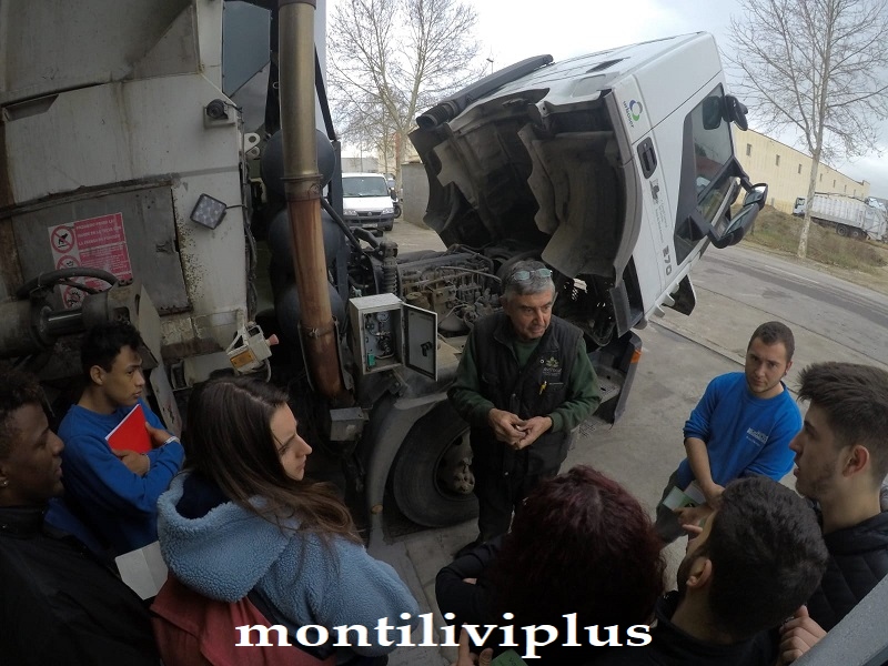 Els alumnes d'Electromecànica de vehicles visiten l'empresa Envirocat, de Riudellots de la Selva
