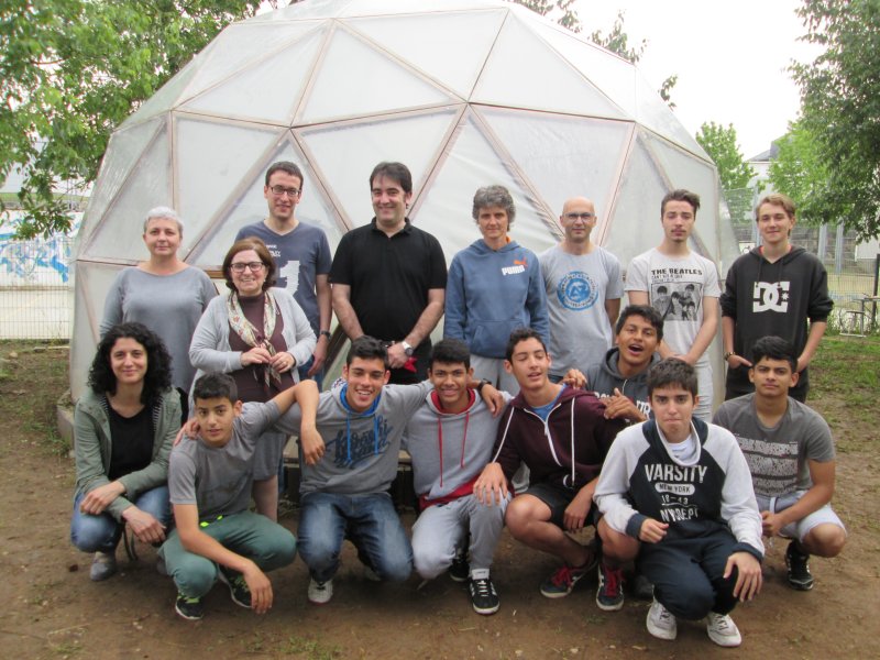 Els alumnes del Projecte Singular construeixen una cúpula