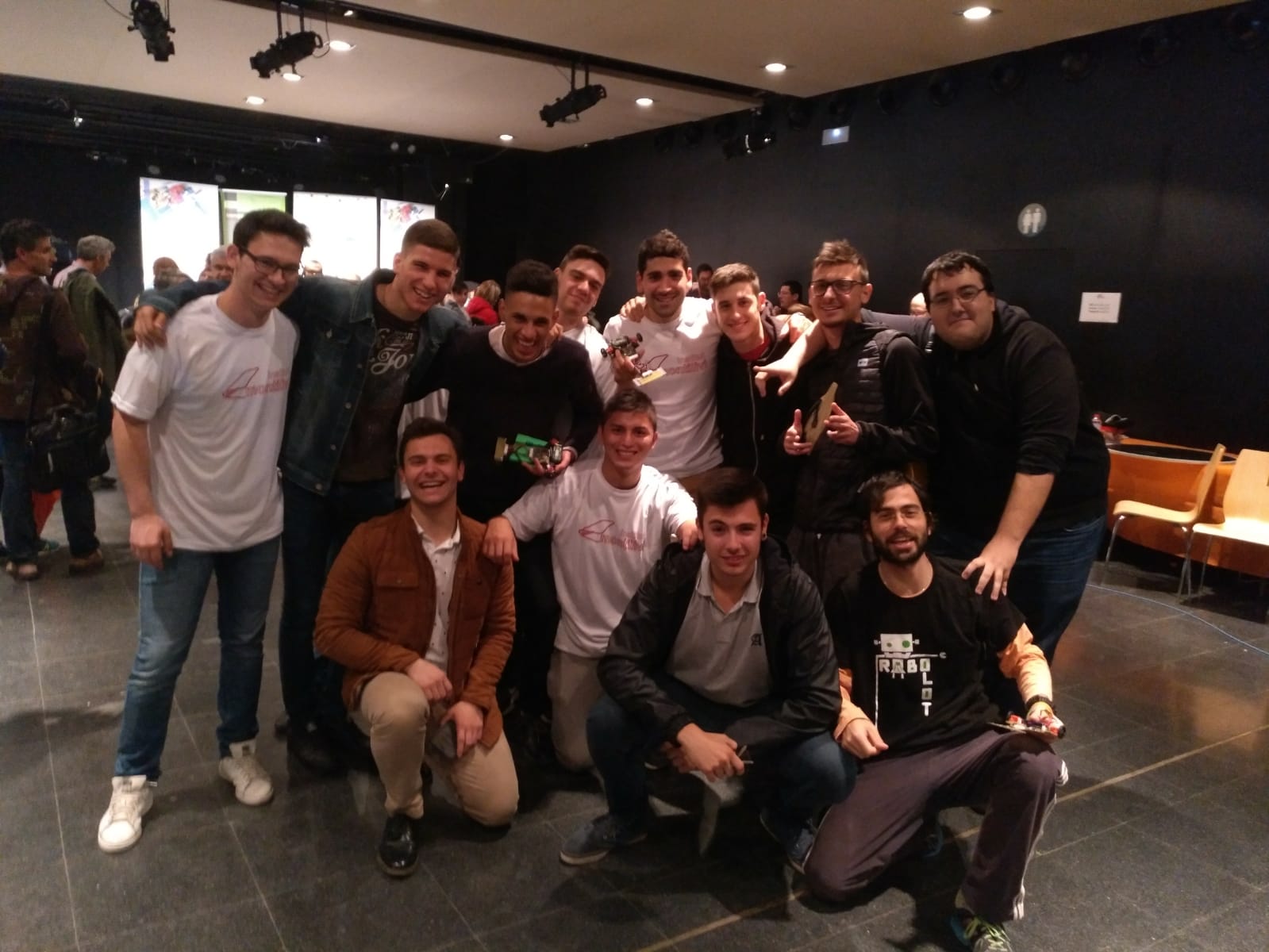 Alumnes de MEL omplen el podi de robots velocistes a Robolot