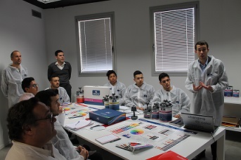 Els alumnes dels CCFF de GM de Carrosseria i GS d’Automoció visiten Roberlo